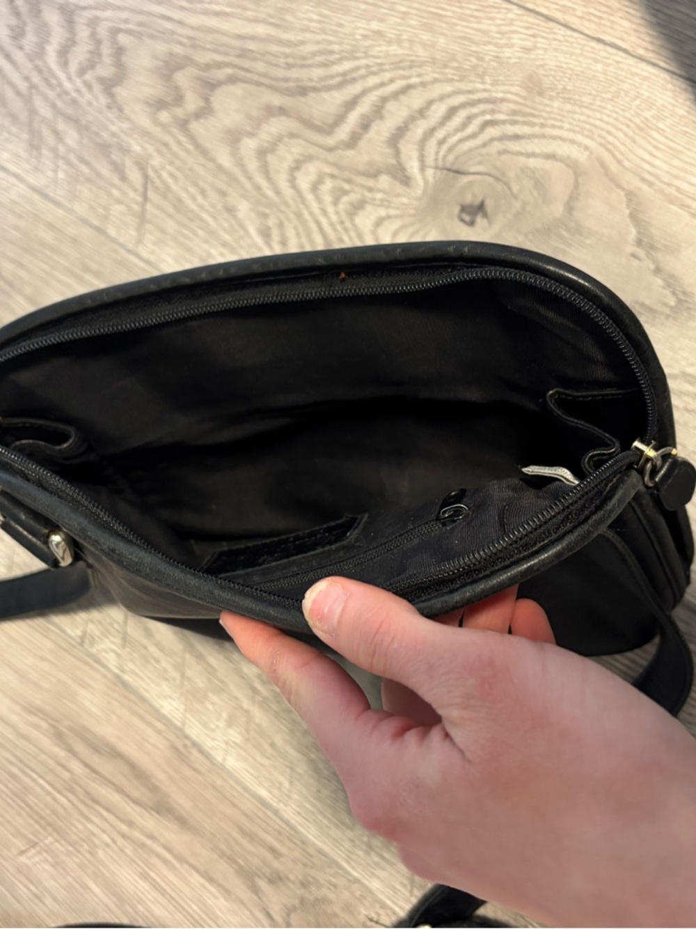 Vintage 90s Etienne Aigner Black Leather Crossbody Genuine Leather Everyday Bag - Picture 5 of 6
